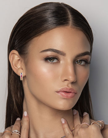 Estel Greg - MODELKY A HOSTESKY D.F.C. FASHION CLUB - MODELINGOVÁ AGENTURA